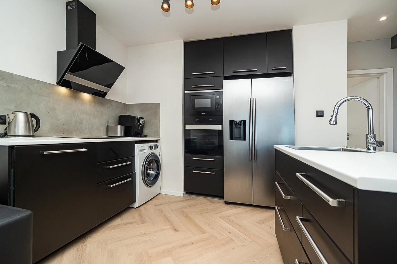 Big 4-Bedroom Flat, Terrace With Great Vitkov View Prag Exteriör bild