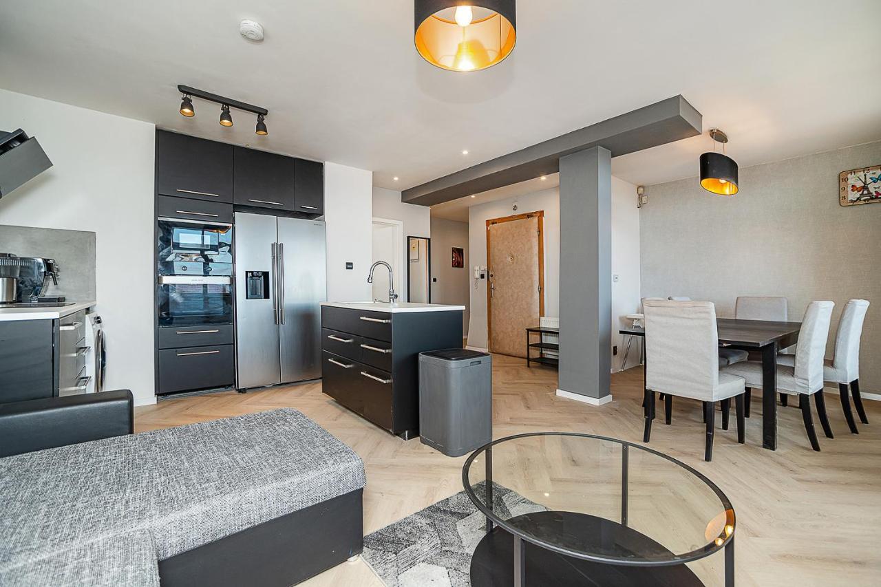 Big 4-Bedroom Flat, Terrace With Great Vitkov View Prag Exteriör bild