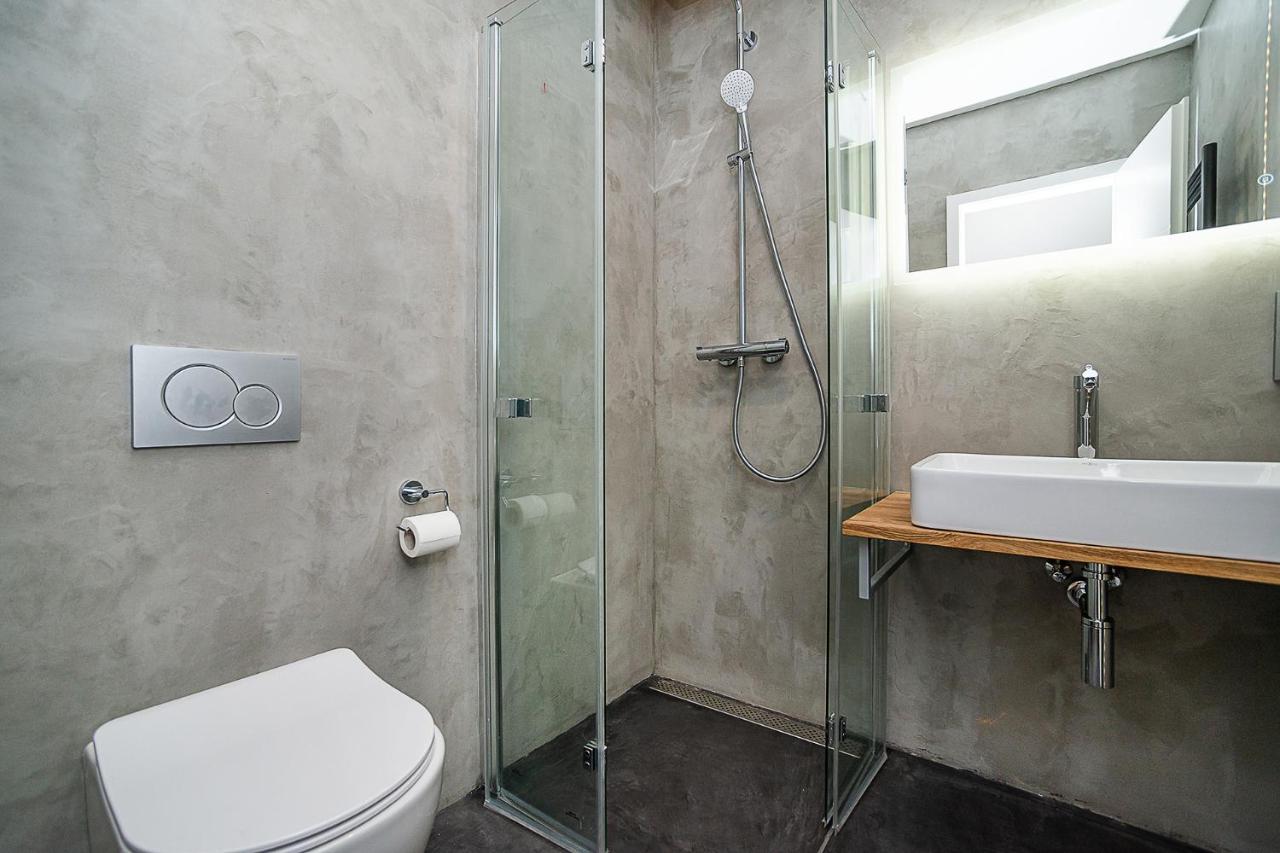Big 4-Bedroom Flat, Terrace With Great Vitkov View Prag Exteriör bild