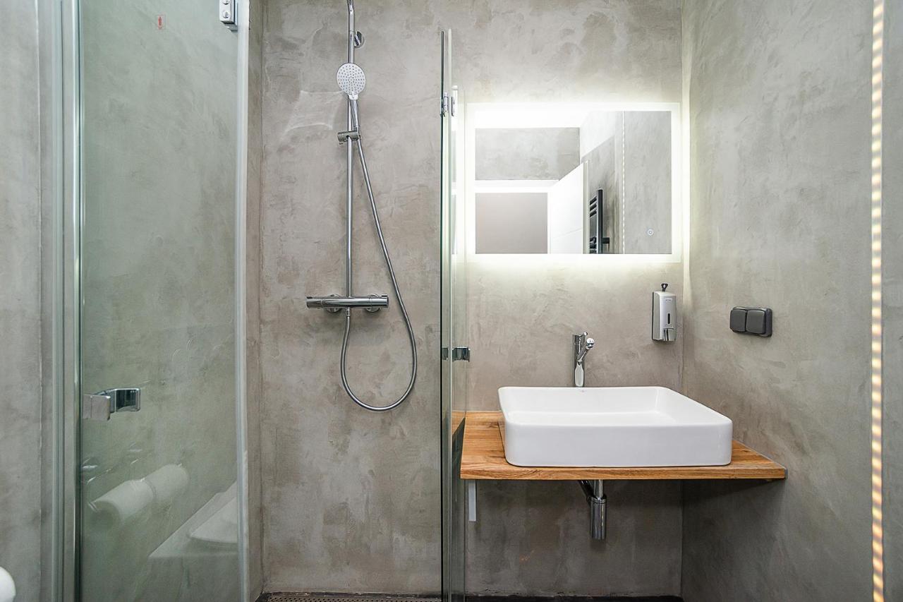 Big 4-Bedroom Flat, Terrace With Great Vitkov View Prag Exteriör bild