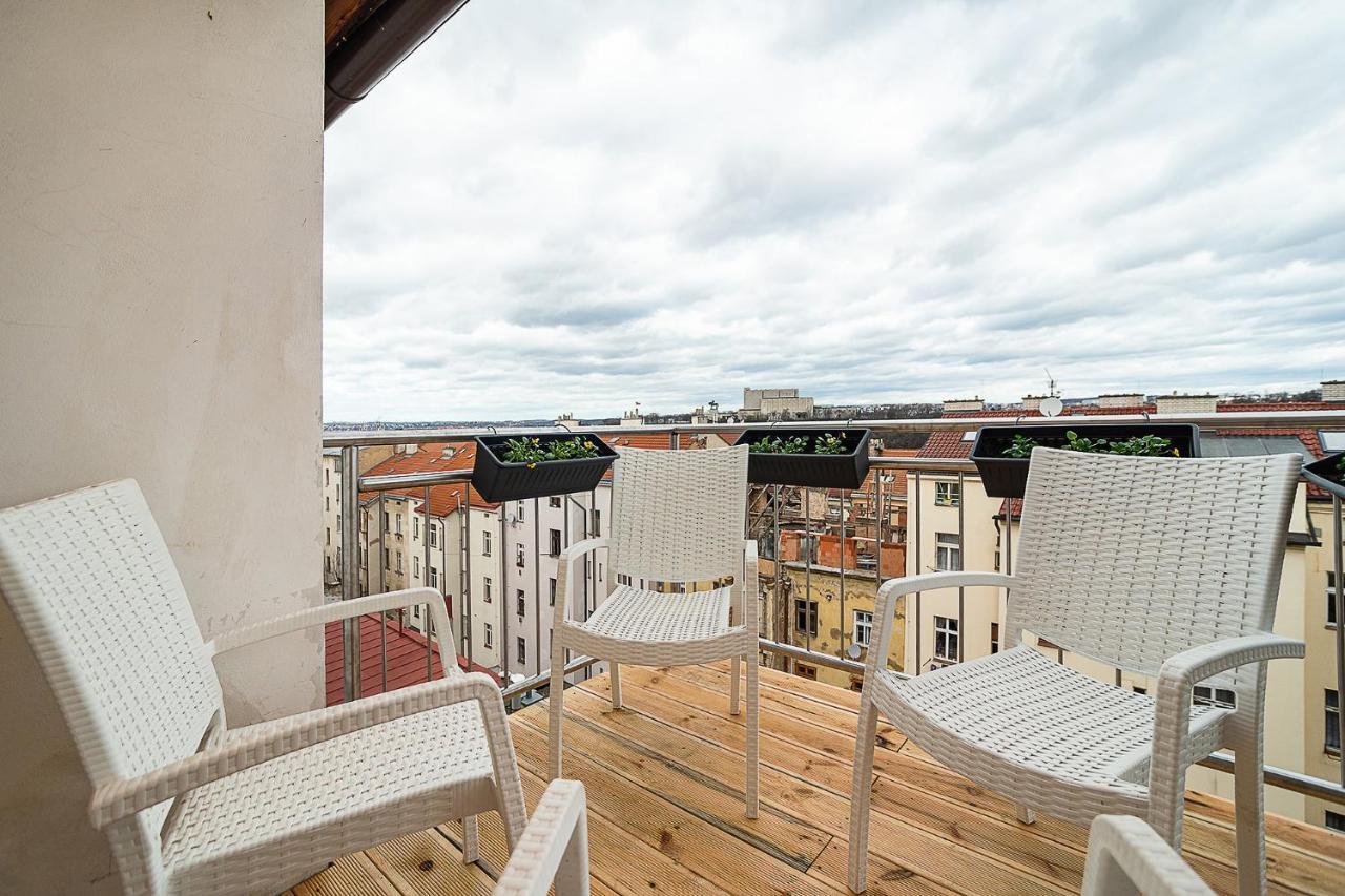 Big 4-Bedroom Flat, Terrace With Great Vitkov View Prag Exteriör bild