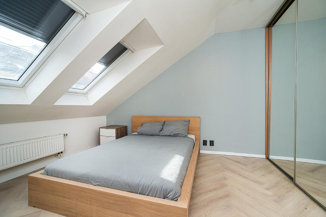 Big 4-Bedroom Flat, Terrace With Great Vitkov View Prag Exteriör bild