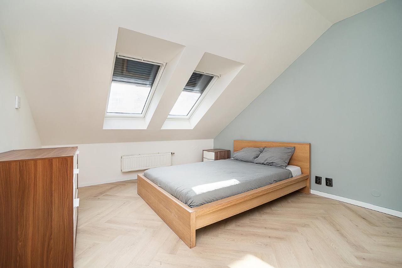 Big 4-Bedroom Flat, Terrace With Great Vitkov View Prag Exteriör bild